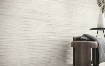 Decor Venice Bianco 30x90 cm. Pavimento Venice Bianco Natural 120x120 cm.